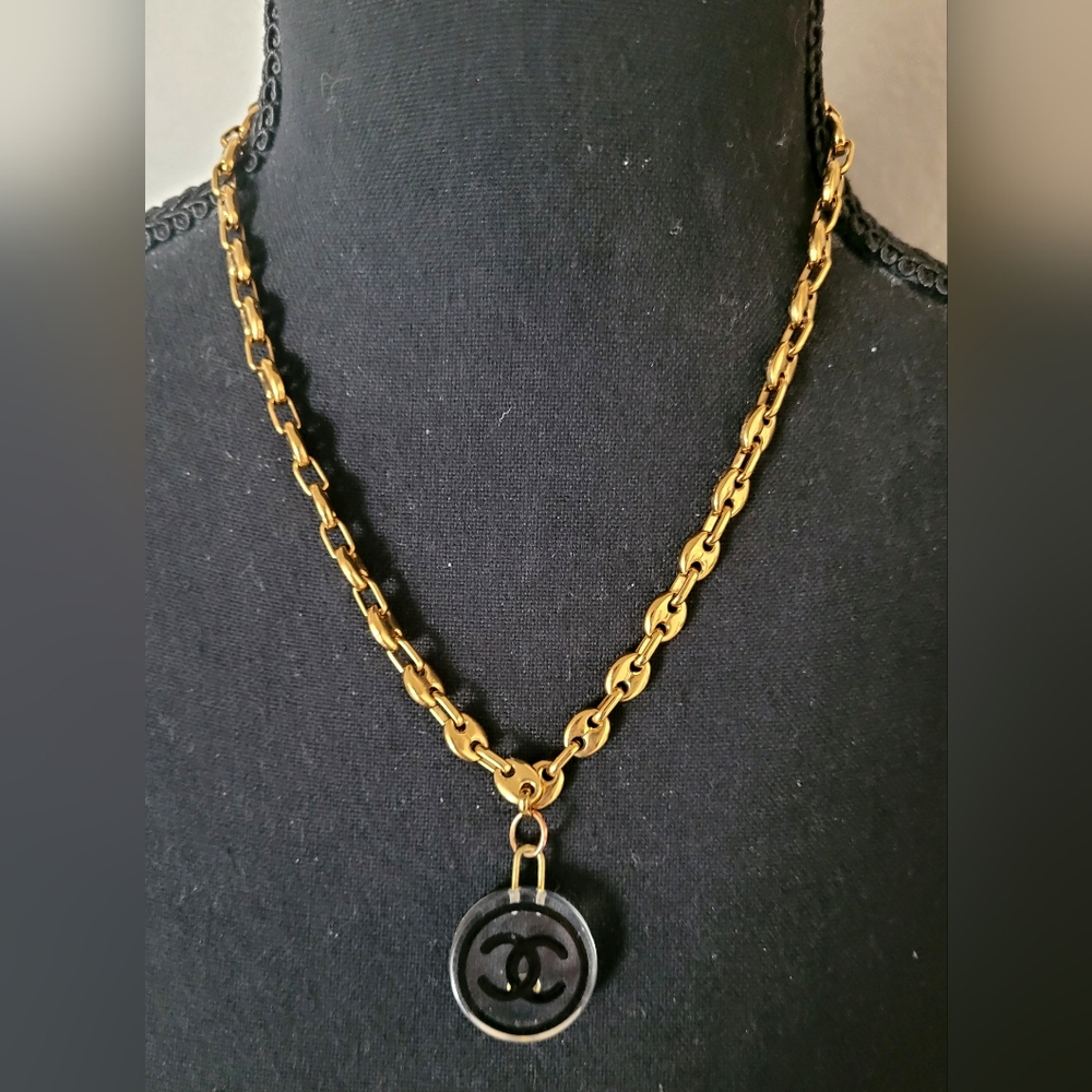 C h a n e l Pendant Necklace - Picture 10 of 10